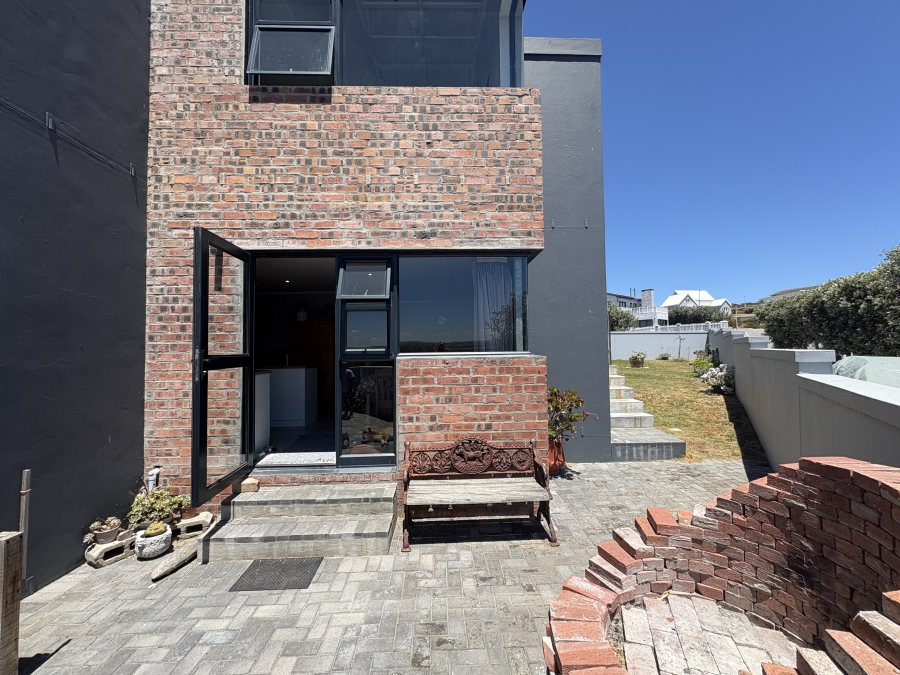 5 Bedroom Property for Sale in Pearl Bay Western Cape